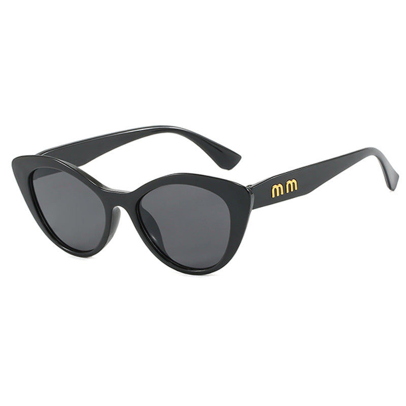 Women's eccentric Cat-Eye sunglasses with protective UV filter Skanto