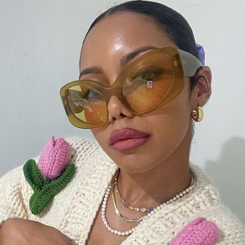 Women's oversized sunglasses in modern design Skanto