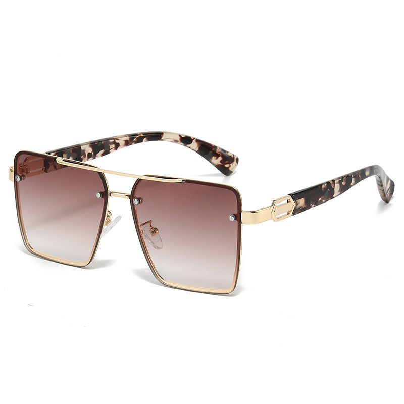 Dame firkantet solbrille med elegant metallramme Skanto