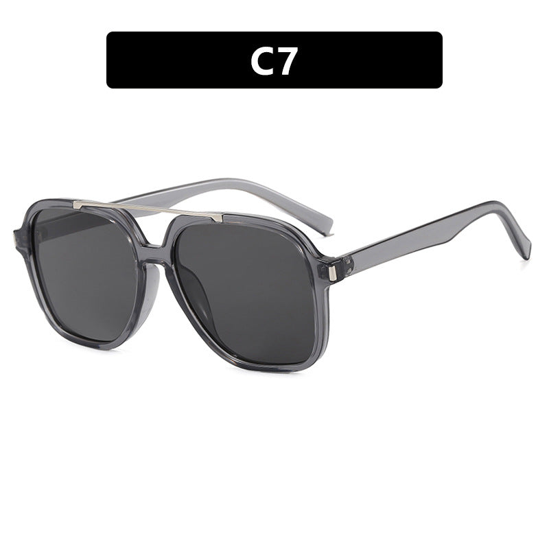 Dame kvadratisk solbrille med beskyttende UV-filter og elegant ramme Skanto