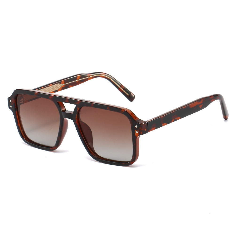 Damer mote solbrille i elegant skilpaddedesign Skanto