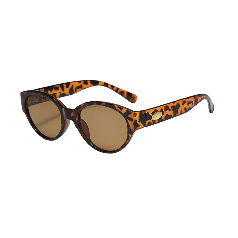 Dame moteriktig retro solbrille i moderne stil Skanto