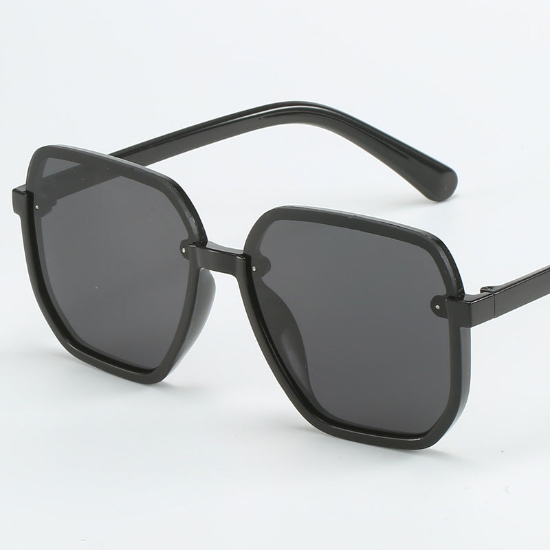 Dame geometrisk solbrille i moderne design Skanto