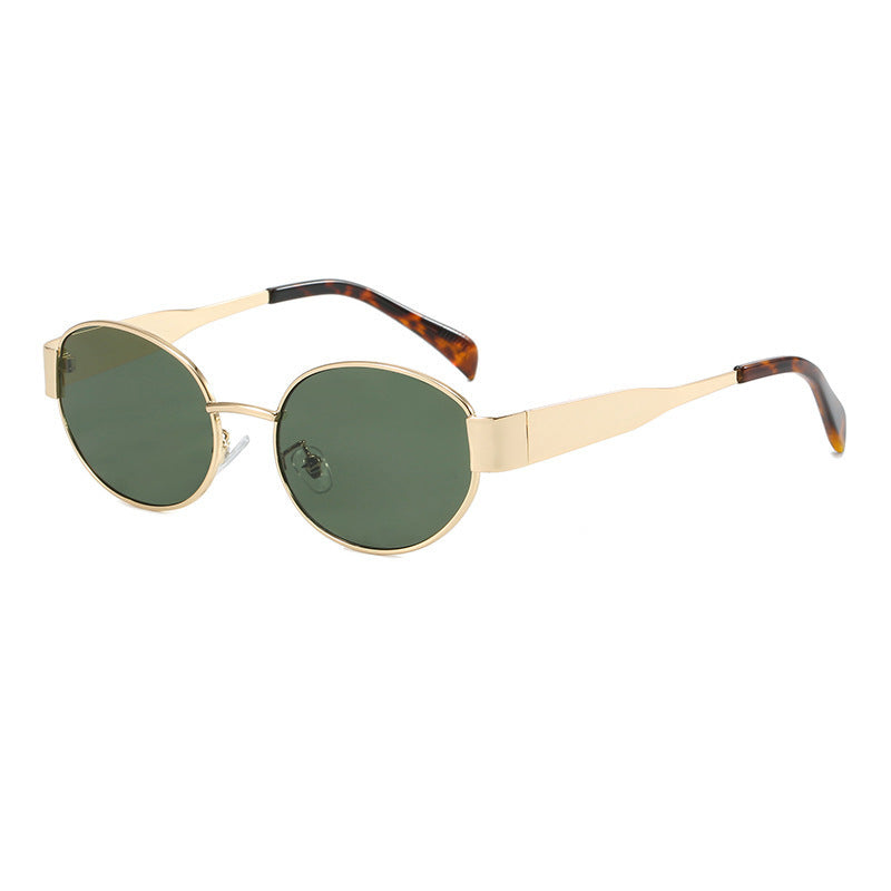 Dame moteriktig solbrille i elegant oval design Skanto