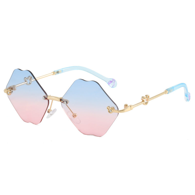 Dame geometrisk oversized solbrille med detaljerte, luksuriøse rammer Skanto