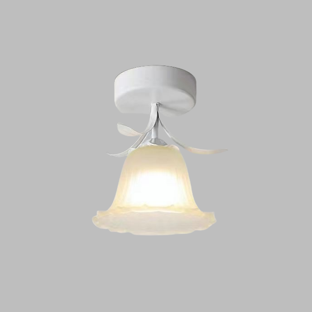 Skanto | Taklampe med blomstret glasskjermdesign