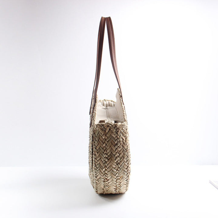 Braided straw beach bag with elegant leather handles Skanto
