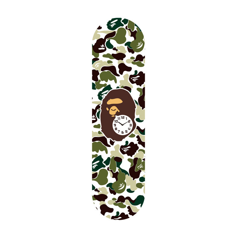 Grafisk skateboarddekk med tilpasset design Skanto