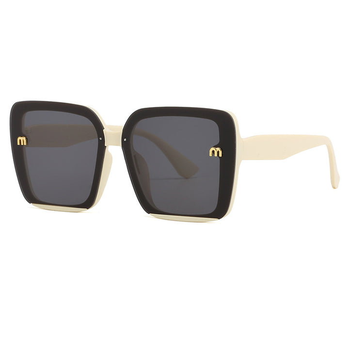 Dame oversized kvadratisk solbrille med elegant ramme Skanto