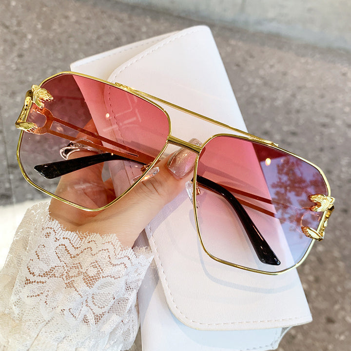 Dame kvadratisk solbrille med luksuriøs metallramme Skanto