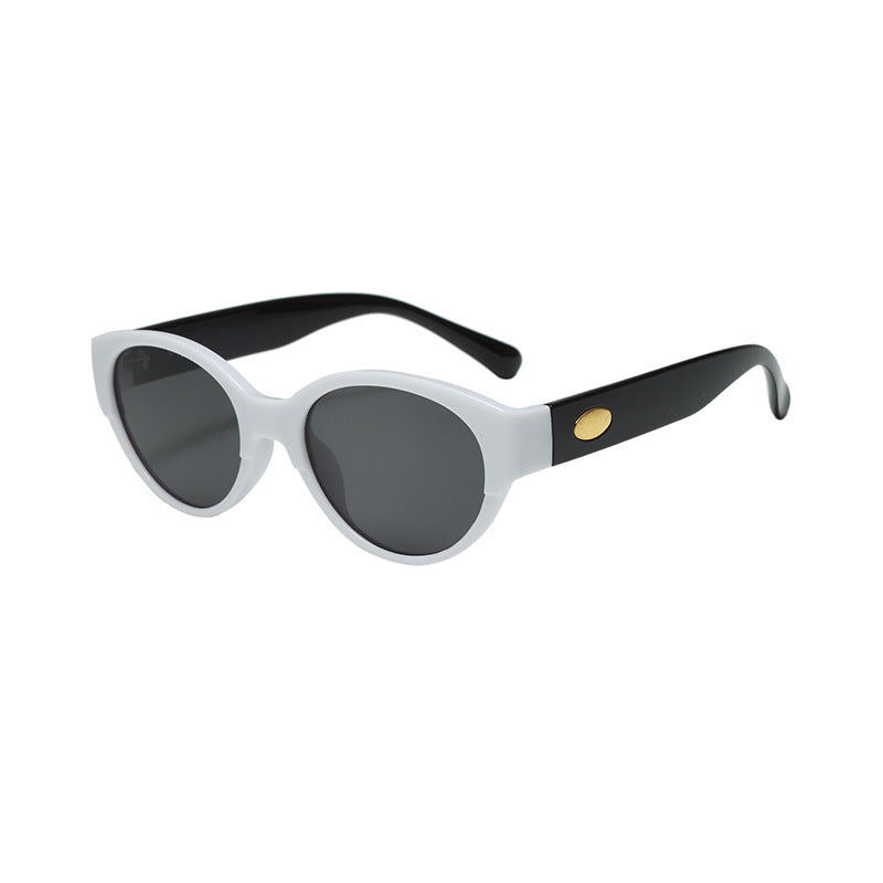 Dame moteriktig retro solbrille i moderne stil Skanto