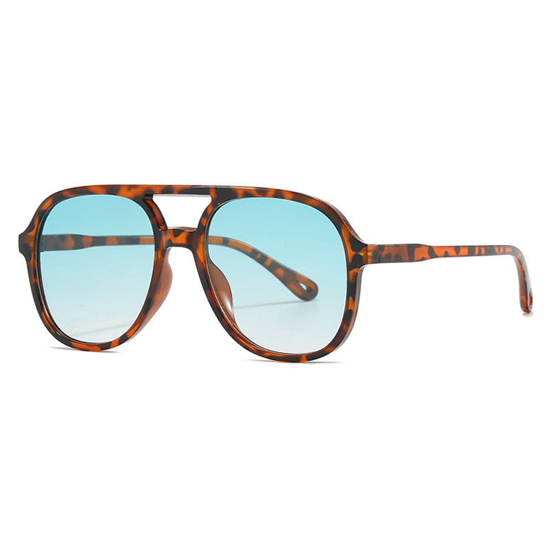 Women's fashion sunglasses with an extraordinary square frame Skanto