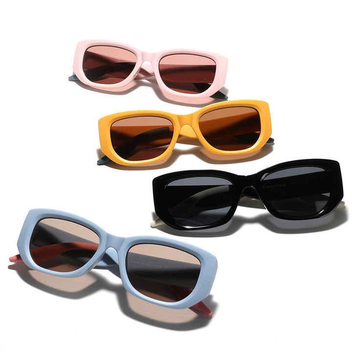 Dame fashionable luksus solbrille med kantet design Skanto
