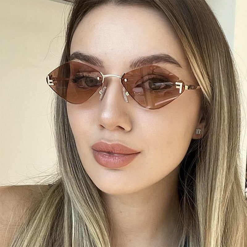 Women's geometric sunglasses in extravagant design with gradient lenses Skanto