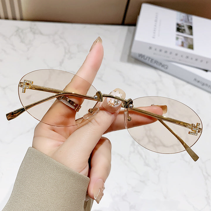 Dame Modische solbrille med innovativt design og komfortabel ramme Skanto