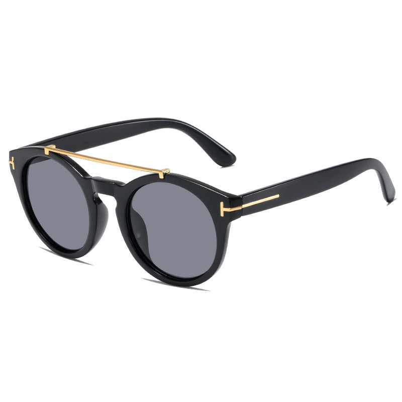 Dame fashionable solbriller med elegante runde glass Skanto