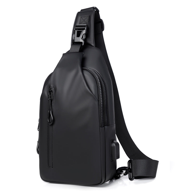 Sling-Bag med vannavvisende materiale og praktisk romdesign Skanto