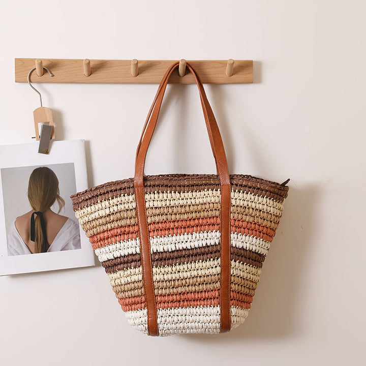 Braided straw bag with sturdy leather handles Skanto