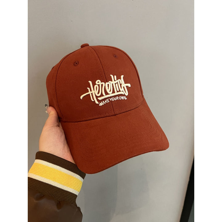Herrejusterbar brodert caps Skanto