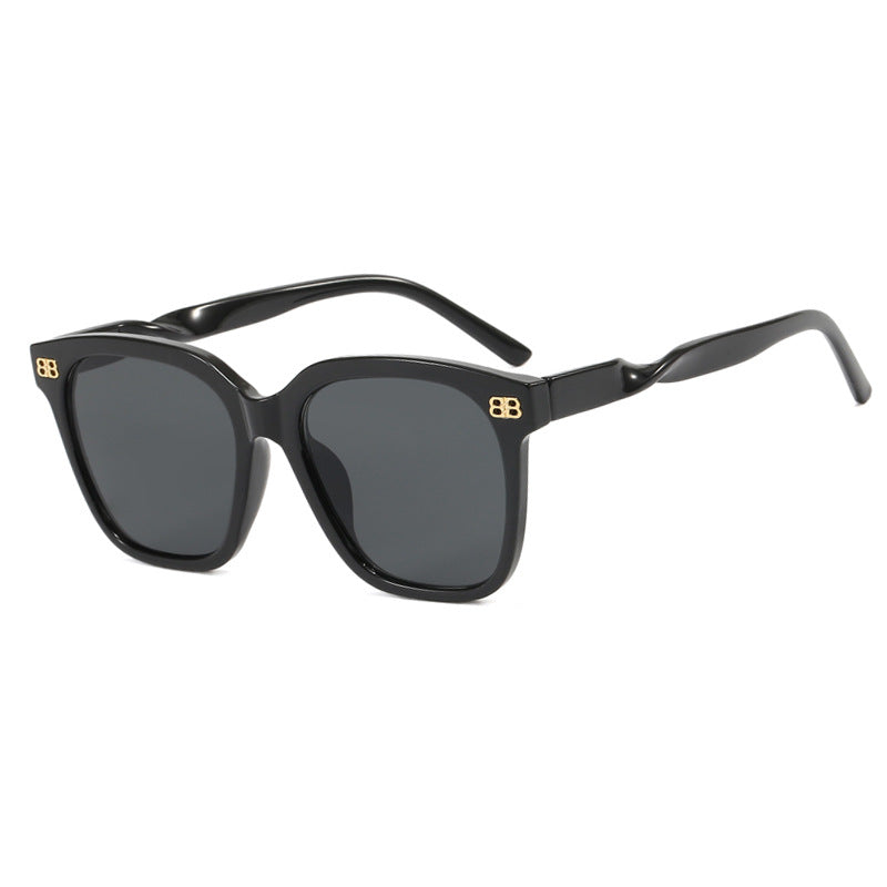 Women's square sunglasses with elegant frame structure and UV protection Skanto