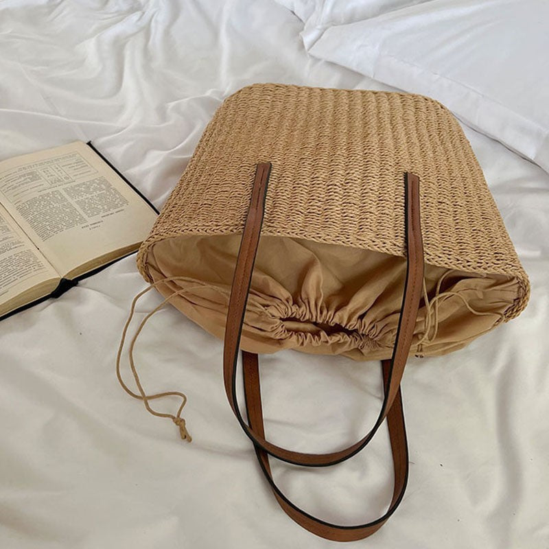 Spacious basket bag with sustainable leather handles Skanto