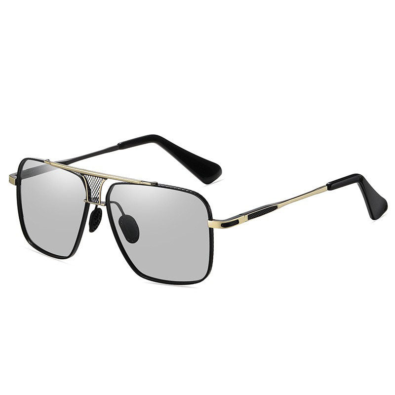 Dame Kvadratisk Solbrille med stilfull metallramme og høykvalitets UV-beskyttelse Skanto