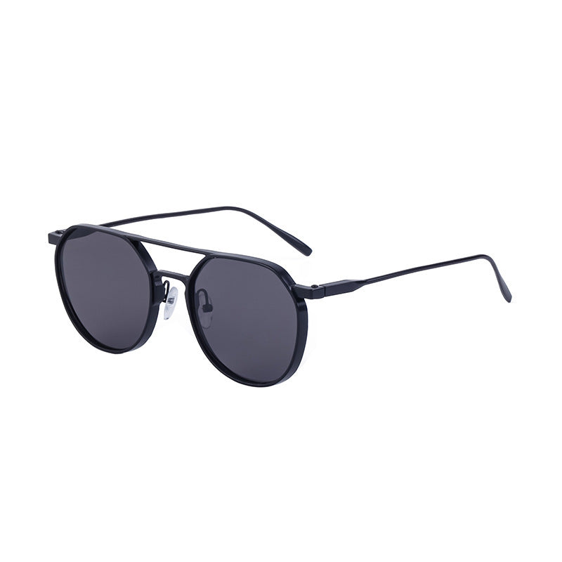 Dame moterik solbrille i stilfullt rundt design Skanto