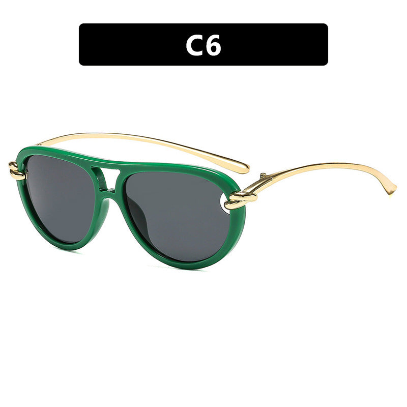 Women's Retro Sunglasses with Elegant Frame and Polarized Lenses Skanto
