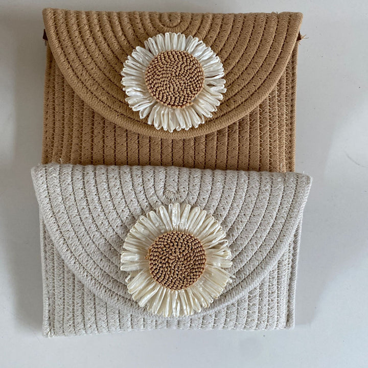 Moderne skulderveske med blomsterapplikasjon Skanto