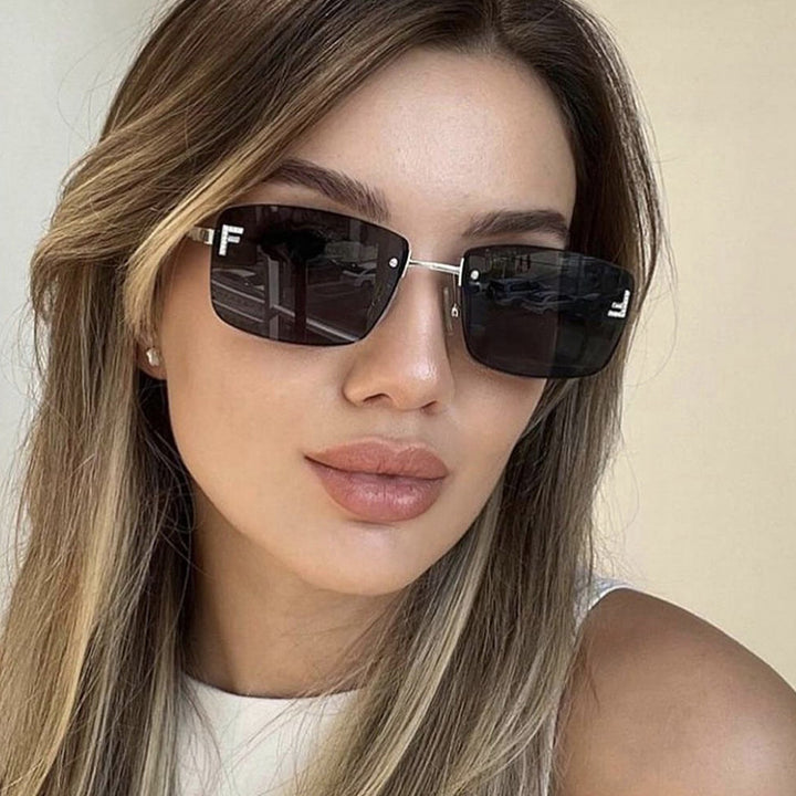 Women's square sunglasses with elegant gold frame and stylish lenses Skanto