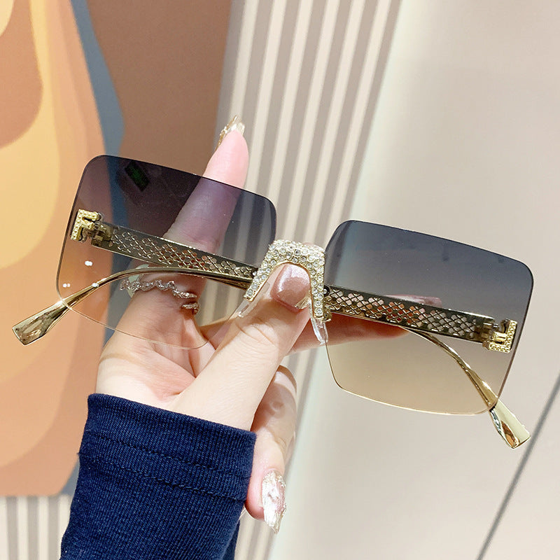 Dame ekstravagante heksagonal solbrille Skanto