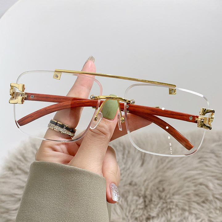 Dame moteriktig brille med stilfull treramme Skanto