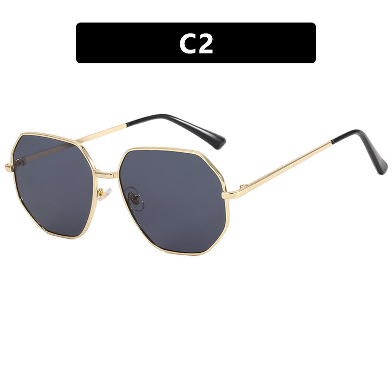 Women's fashionable geometric sunglasses with protective UV filter and stylish frame Skanto