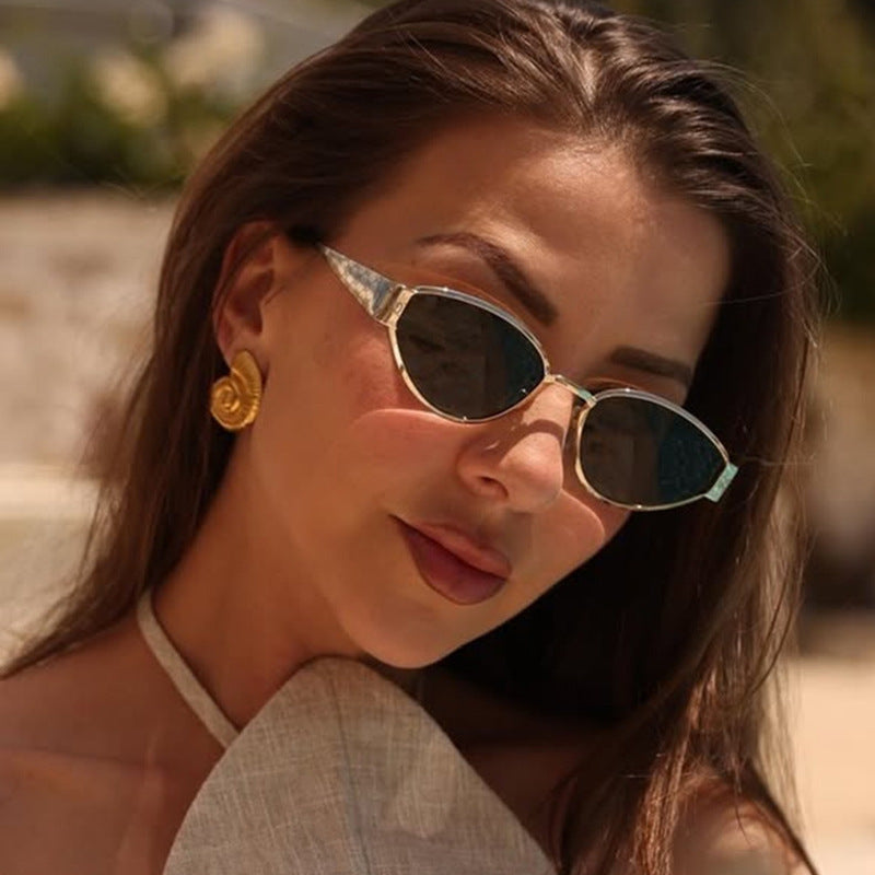 Dame Cat-Eye solbriller med elegant design og luksuriøse detaljer Skanto