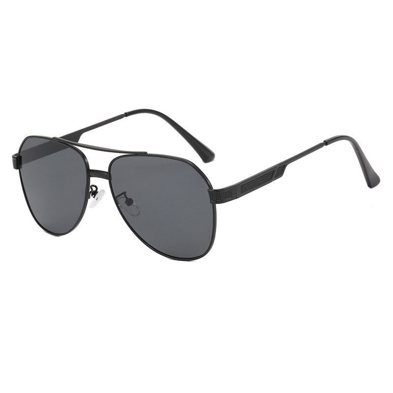 Dame elegant aviator-solbriller med robust metallramme og UV-beskyttelse Skanto