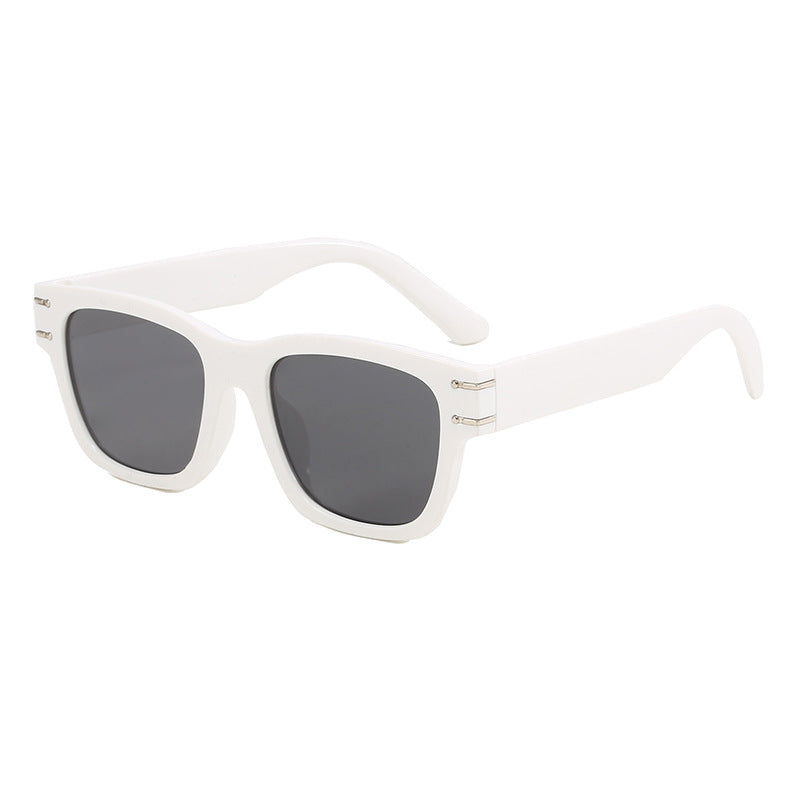 Dame moteriktig oversized solbrille med holdbar plastinnfatning Skanto