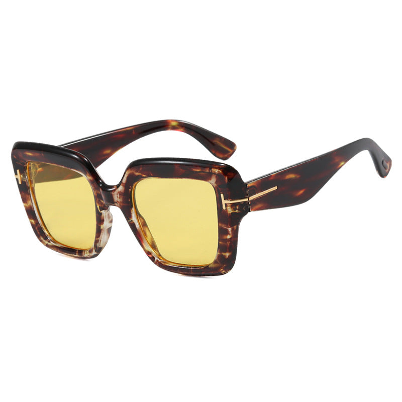 Women's square sunglasses with comfortable plastic frame and UV protection Skanto