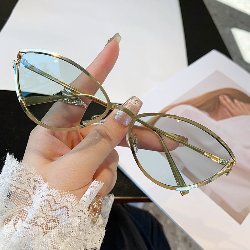 Dame Cat-Eye solbriller med elegant metallramme og UV-beskyttelse Skanto