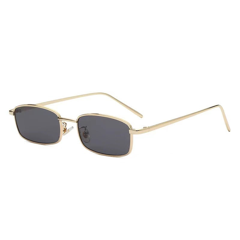 Dame eksklusiv solbrille med iøynefallende skilpadde mønster og robust ramme Skanto