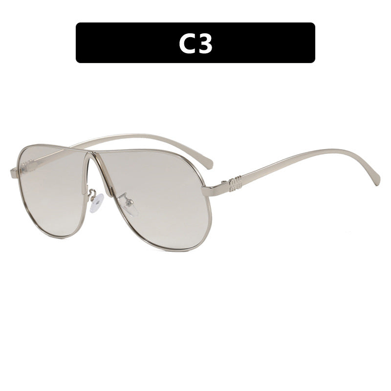 Women's oversized sunglasses with modern design Skanto