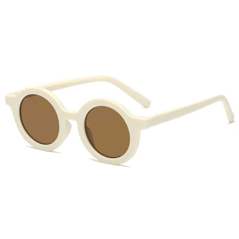 Dame rund solbrille med robust design og UV-beskyttelse Skanto