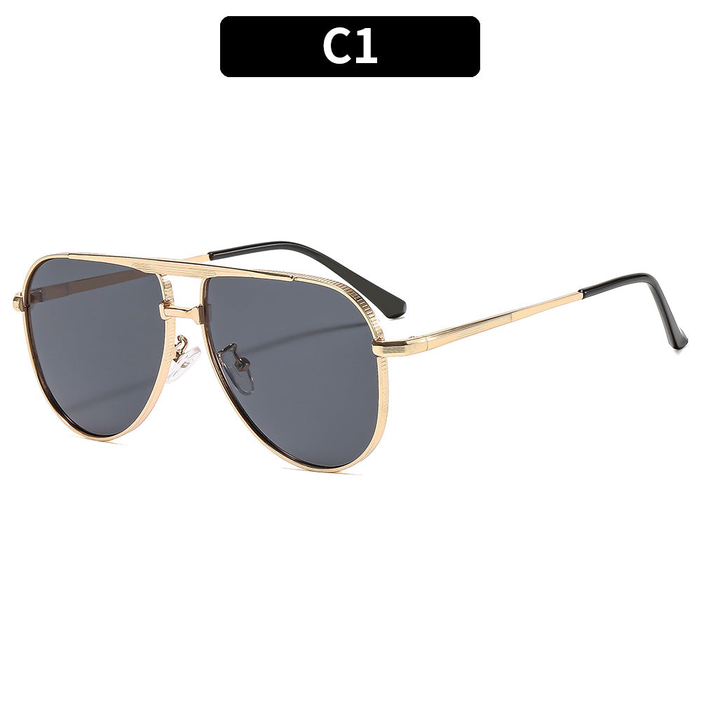 Dame solbrille i elegant pilotdesign Skanto