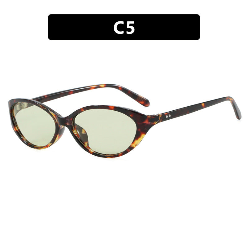 Women's Cat-Eye Sunglasses with Stylish Design and Protective UV Filter Skanto