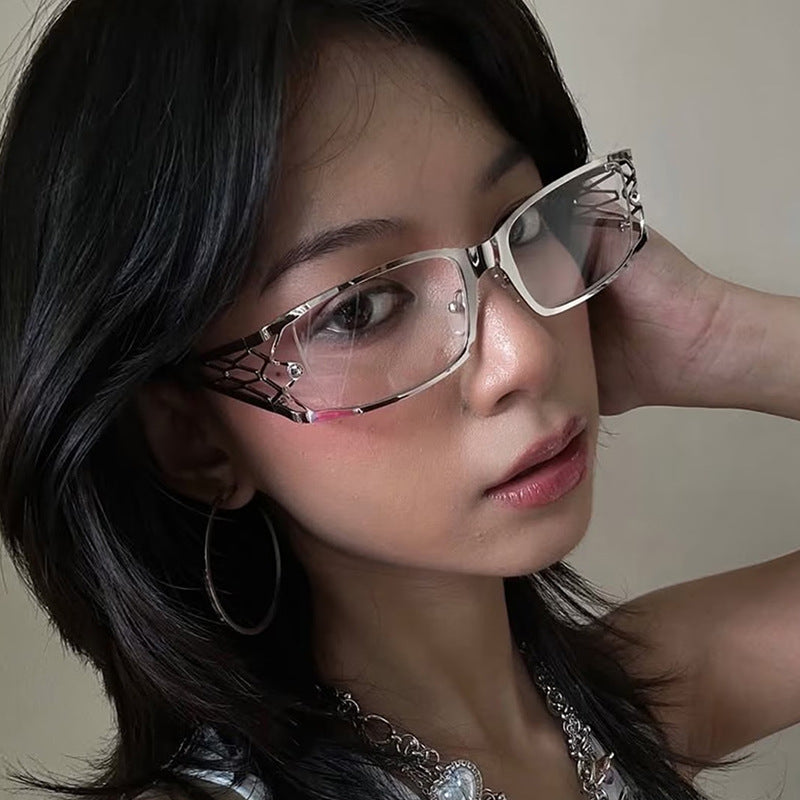 Women's modern sunglasses with structured design and UV protection Skanto
