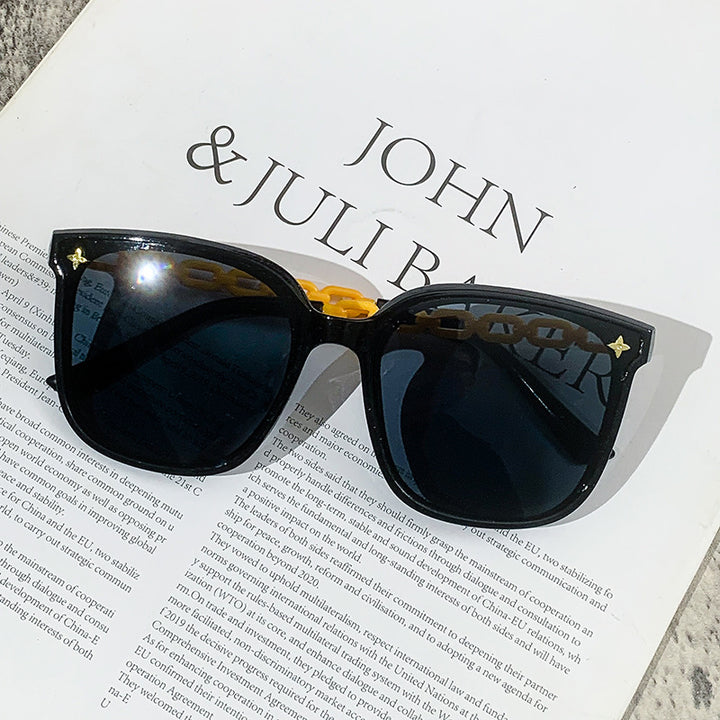 Dame ekstrastor solbrille med modig kjedeinnramming Skanto