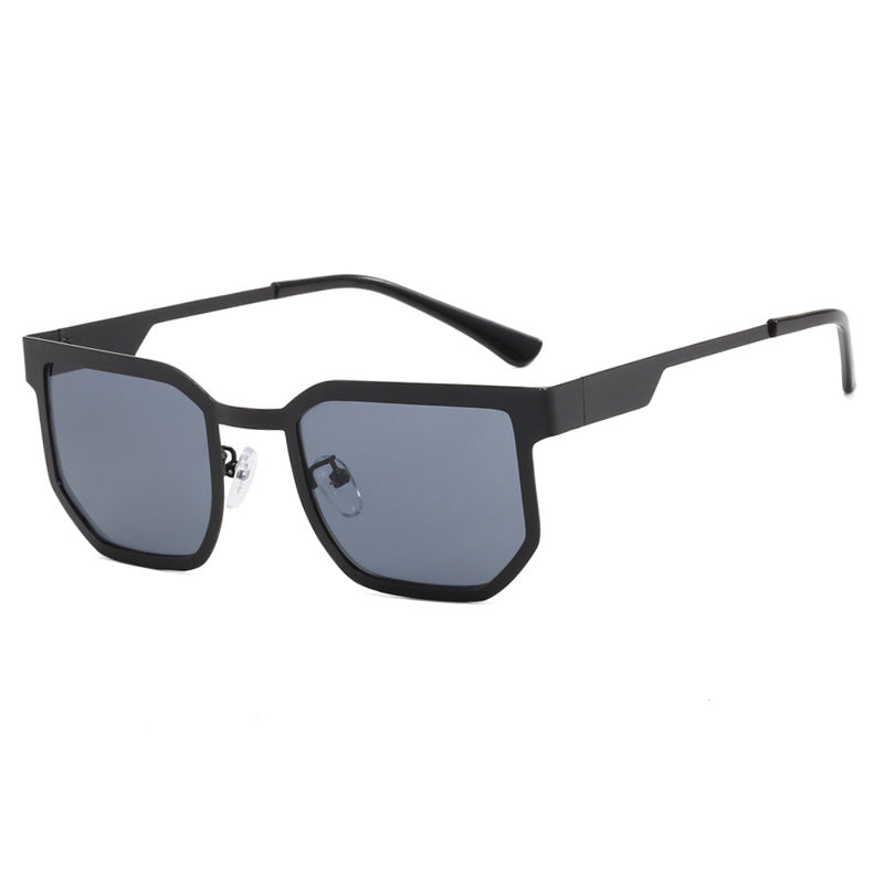 Women's modern sunglasses in trendy rectangular design with slim metal alloy. Skanto