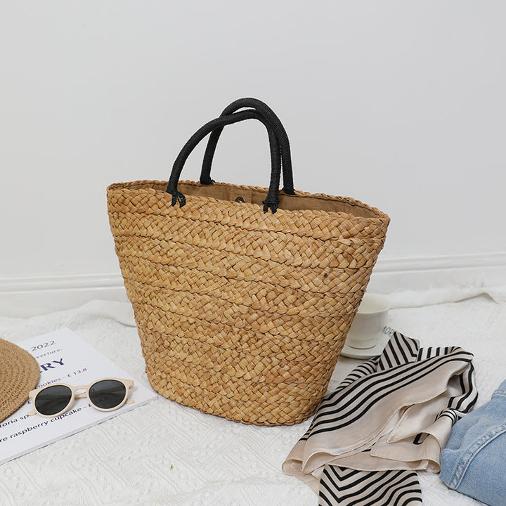 Elegant Woven Bag with Contrast Handle Skanto
