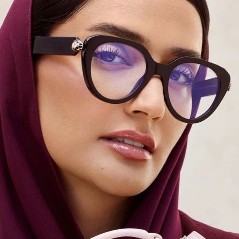 Women's Cat-Eye Sunglasses with Golden Details and Protective UV Filter Skanto