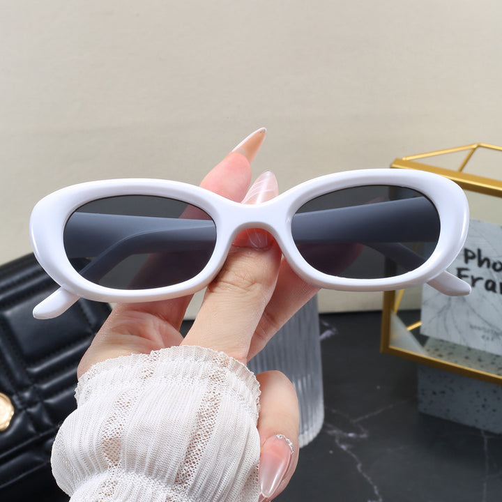Dame moteriktig solbrille med oval design og UV-beskyttelse Skanto