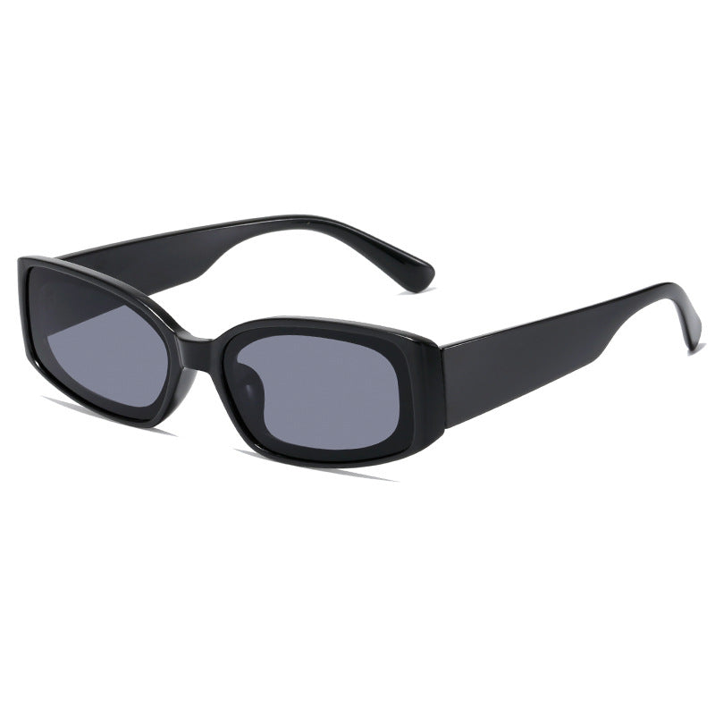 Dame moteriktig solbrille i futuristisk design Skanto